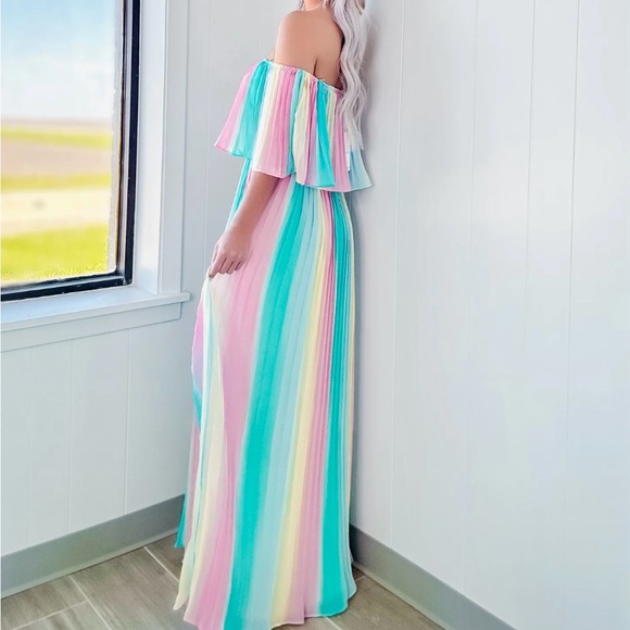 NWT Spring Soiree Pleated Off Shoulder
Maxi Dress - Multi Color - Picture 3 of 3